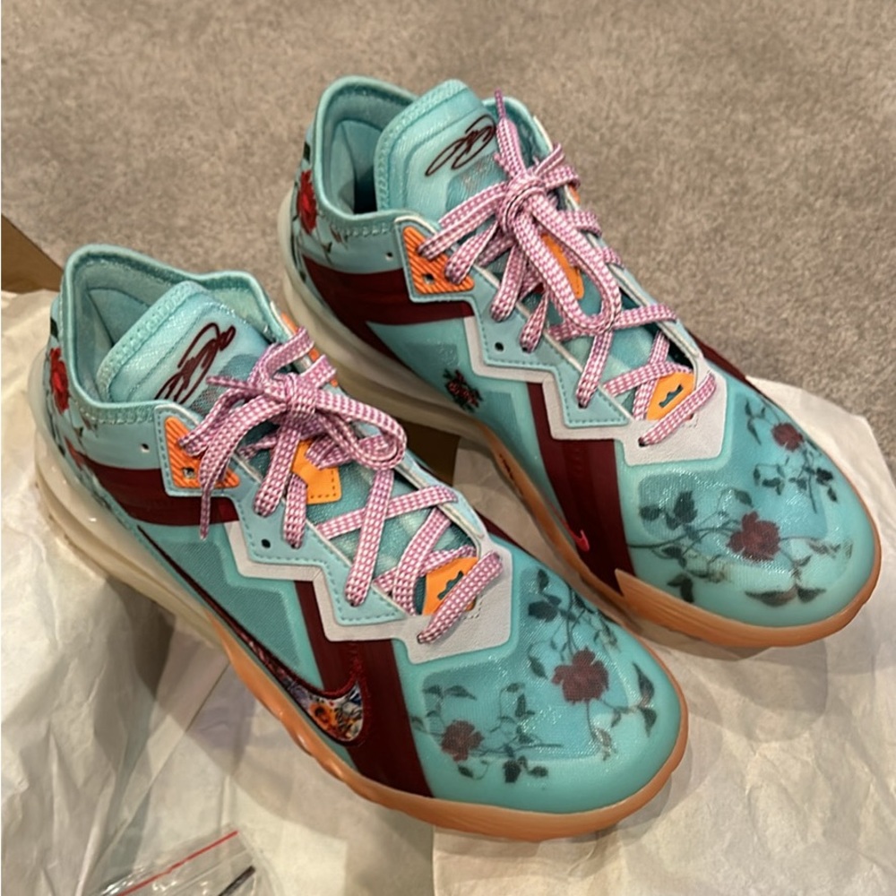 LeBron 18 Low “Daughters,” men’s size 9